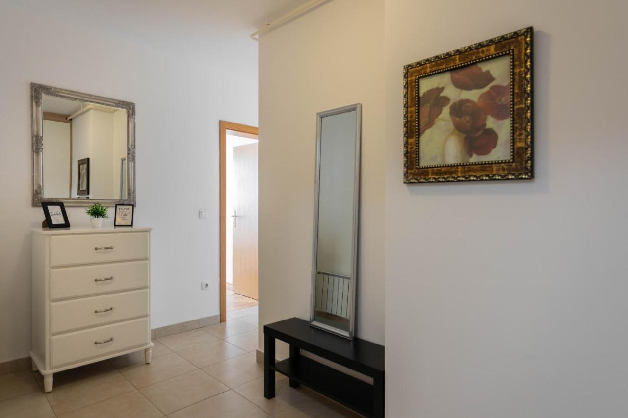 Sunny 1Bdr With Balcony & Parking Apartman Zágráb Kültér fotó